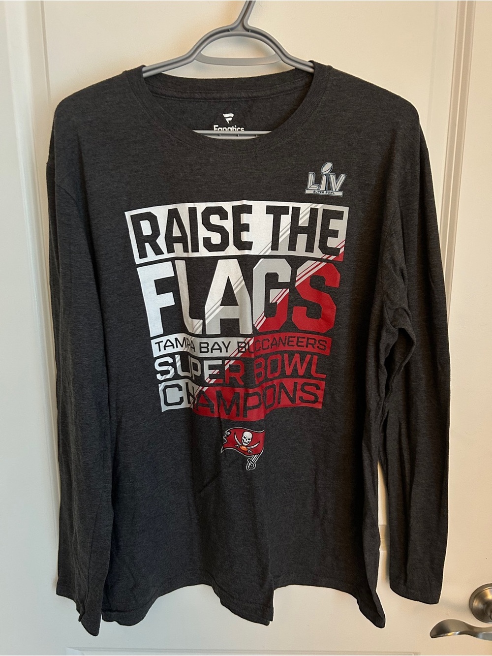 Fanatics Tampa Bay Buccaneers 'Raise The Flags' Long Sleeve Tee